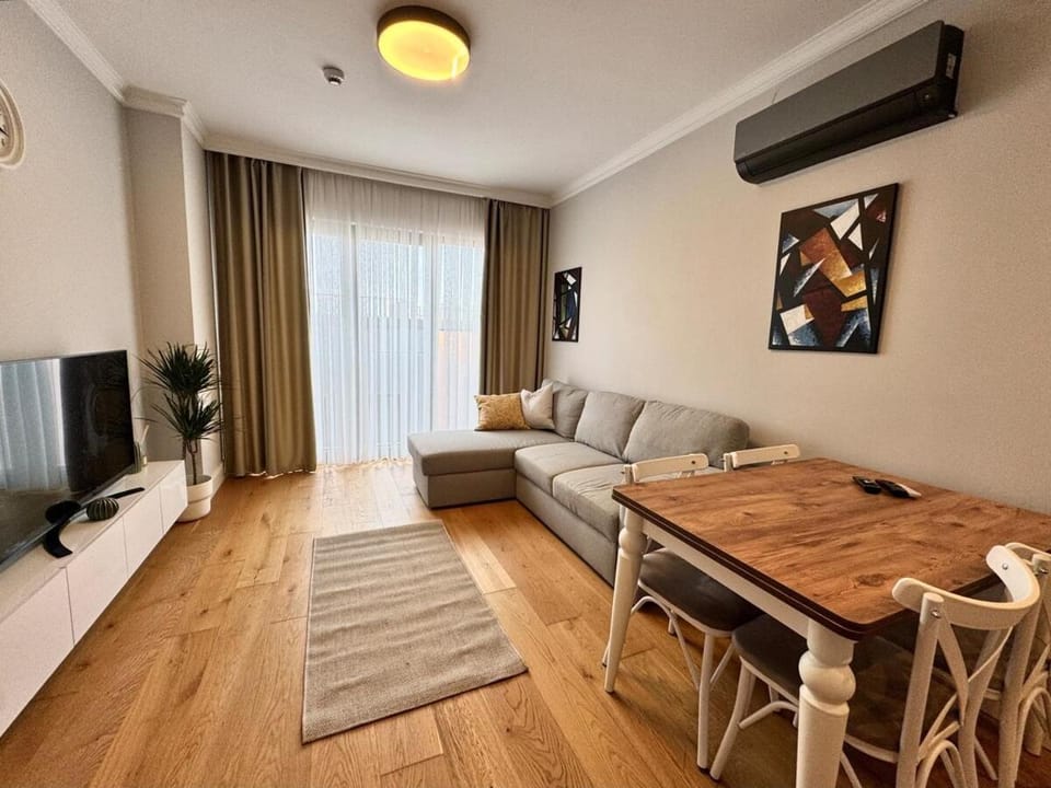 Living room, Photo of the whole room, Seating area, Dining area