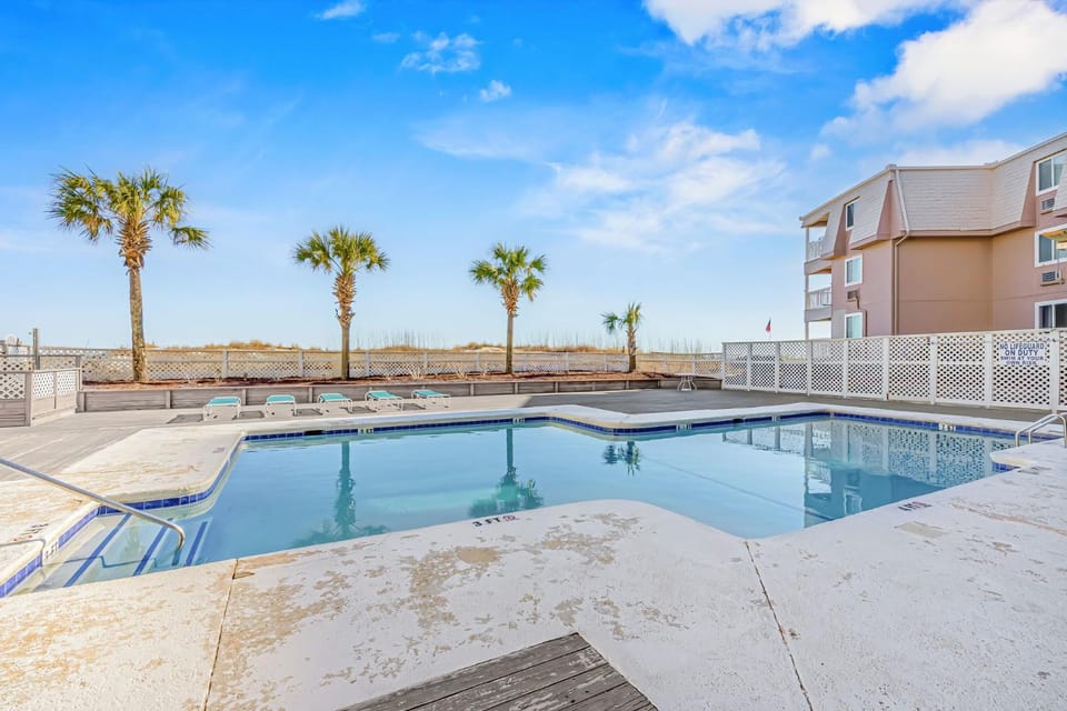 Pelicans Watch 303 - Oceanfront House in South Carolina