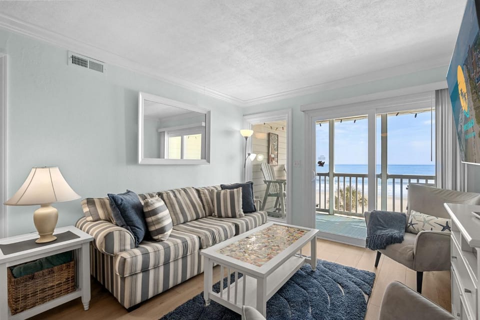 Pelicans Watch 303 - Oceanfront House in South Carolina
