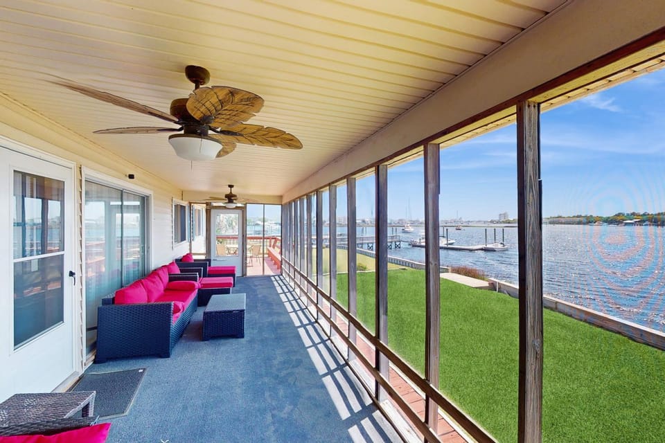 CB93 Waterfront Oasis House in Carolina Beach