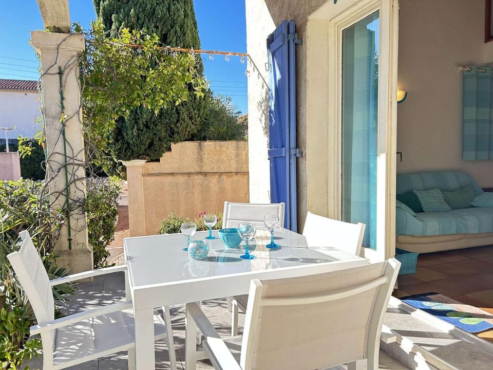 SM010 PINEDE SAINTE MAXIME Maison 5 pièces 10 couchages avec Piscine et parking Villa in Sainte-Maxime