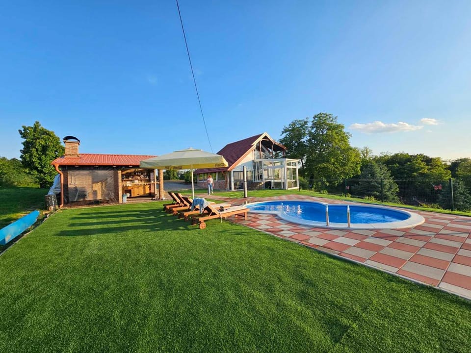Property building, Swimming pool, sunbed
