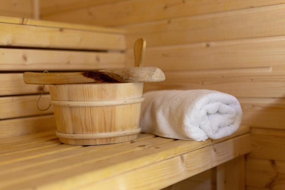 Hot Tub, Sauna