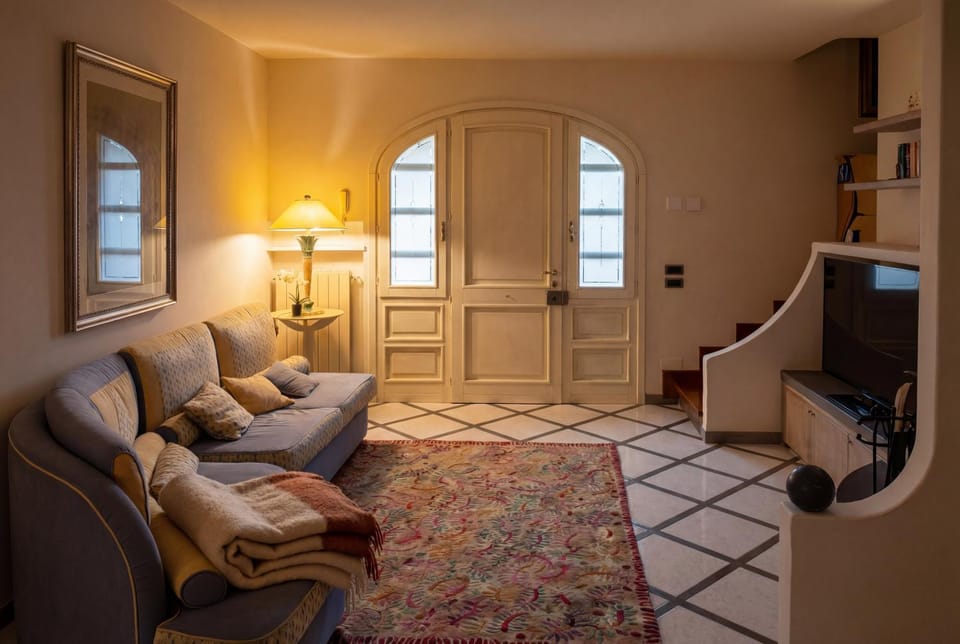 Communal lounge/ TV room, TV and multimedia, Living room, Lounge or bar, Seating area, Evening entertainment