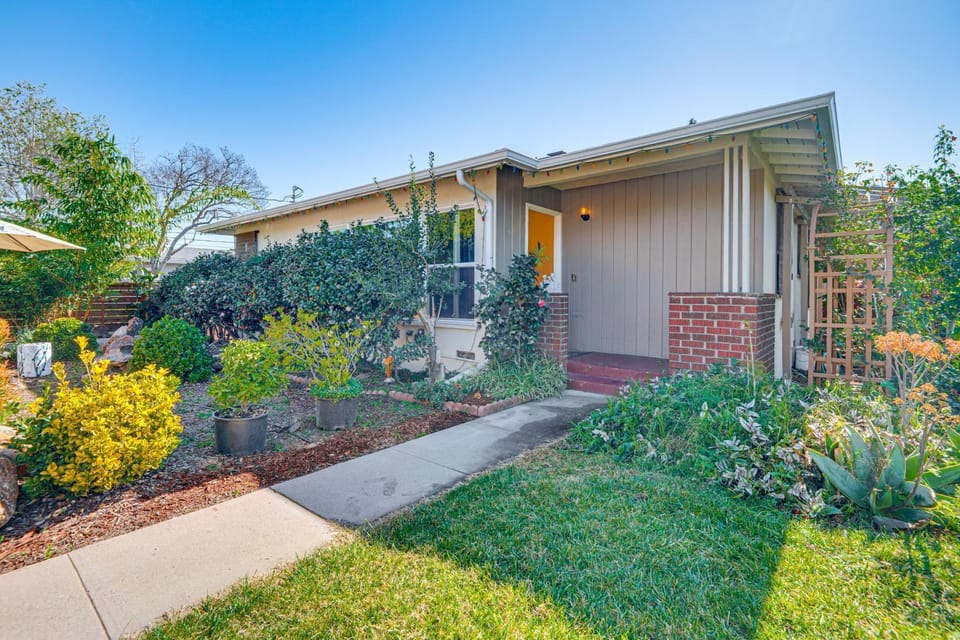 Peacock House Sanctuary 4 Mi to Old Pasadena! House in Pasadena