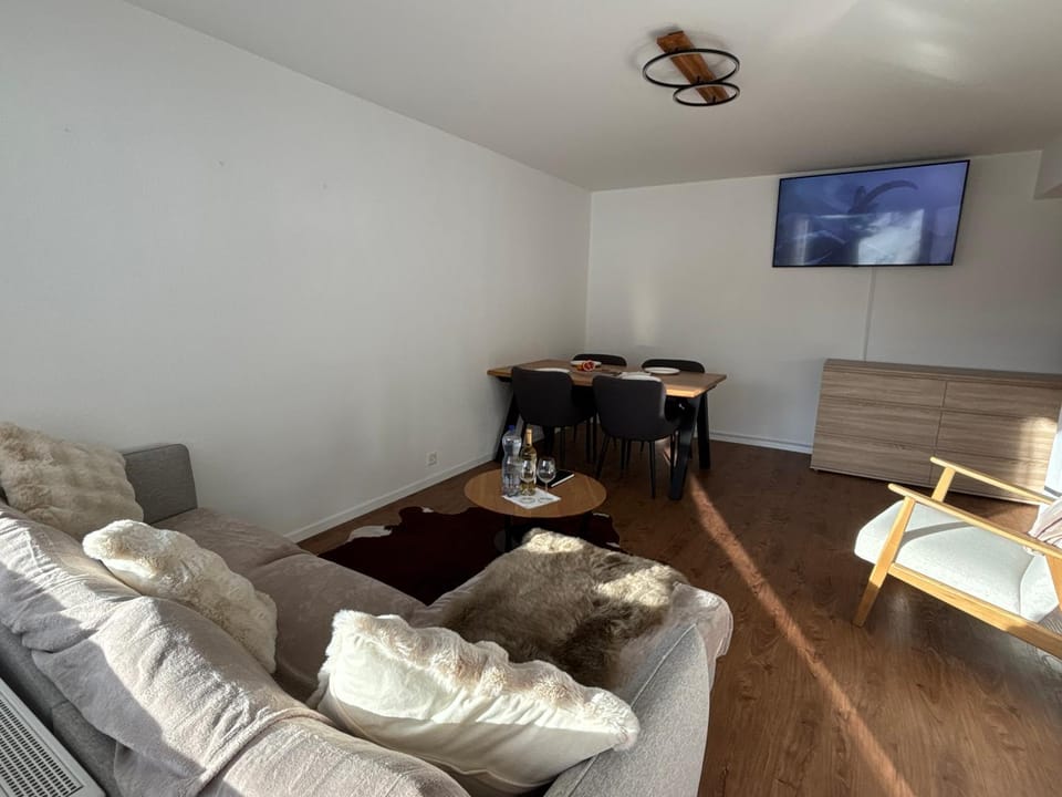 TV and multimedia, Dining area