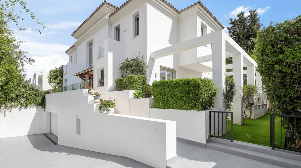 Property building, Day