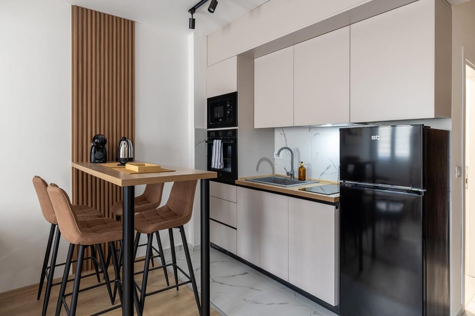 Dining area, kitchen
