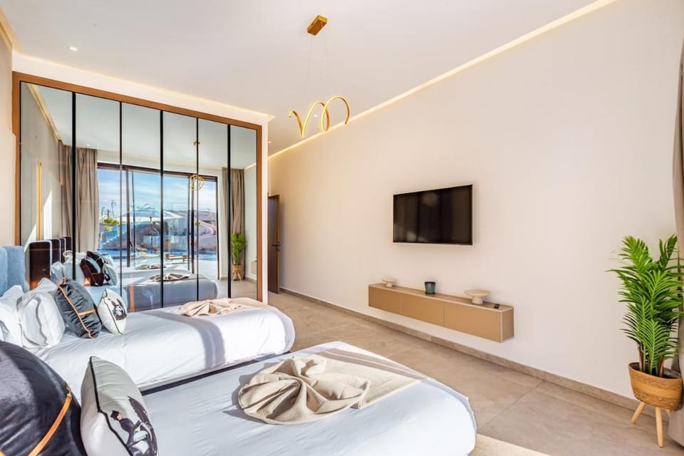 Luxury villa with spa, gym and cinema 15 min from center Villa in Marrakesh