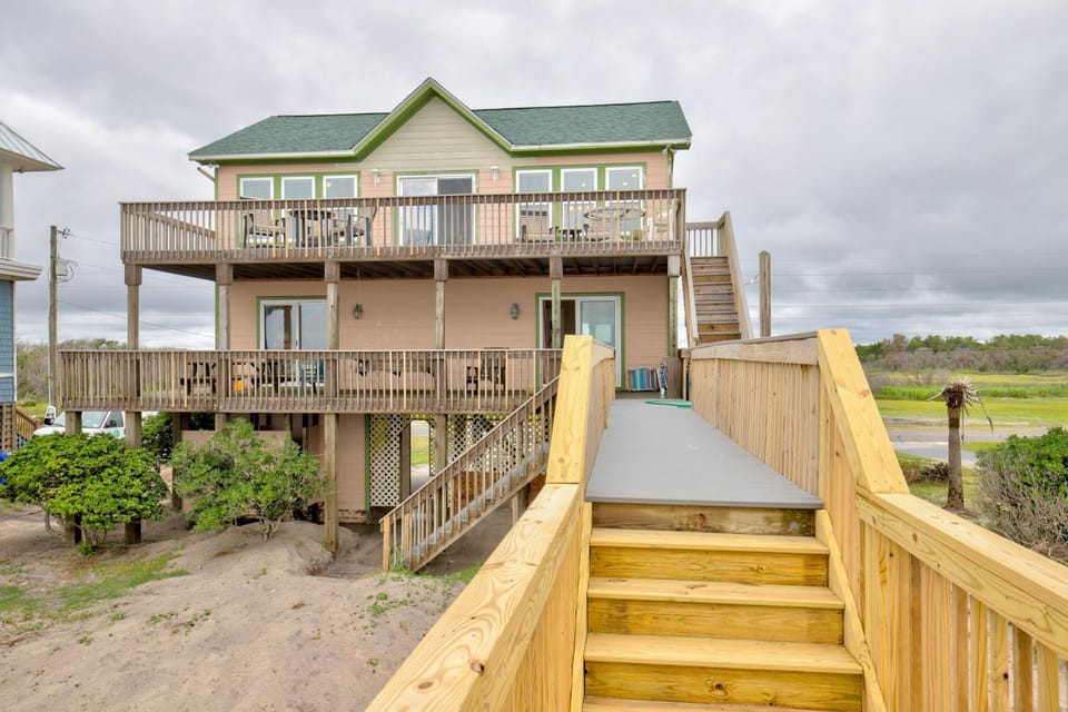 NTB1048 The Turtle Shell House in North Topsail Beach