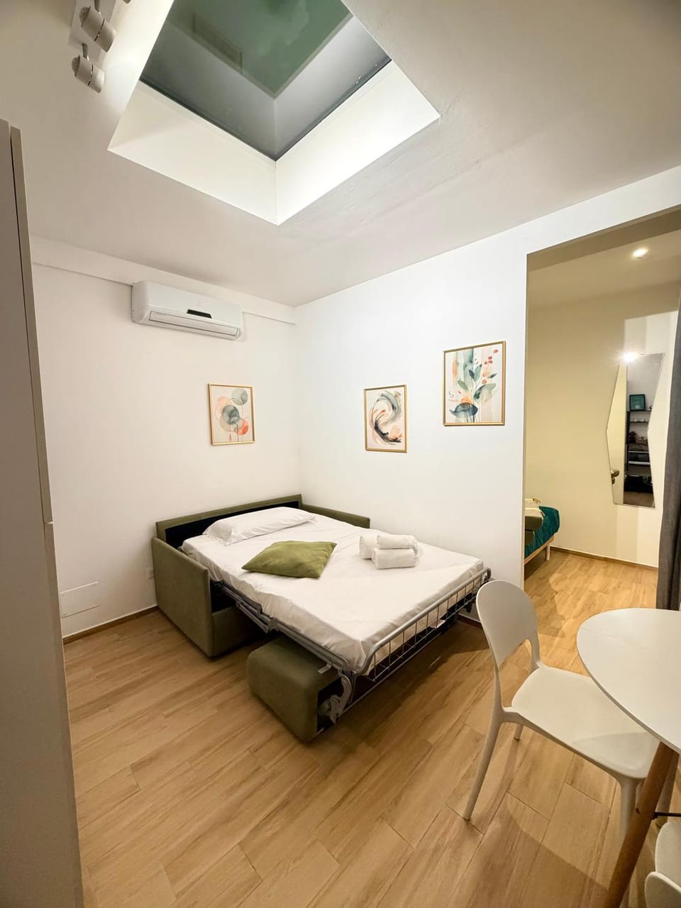 Bed, Living room