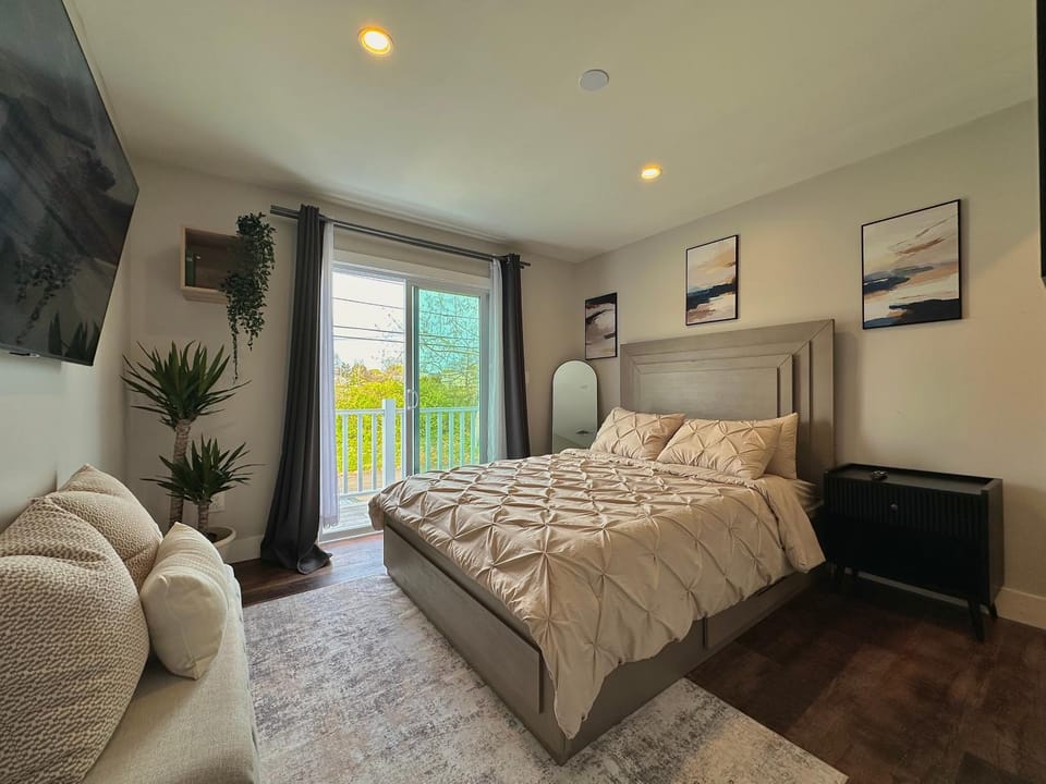 Bed, Bedroom
