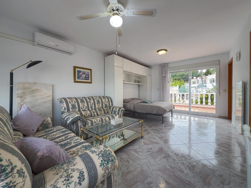Bed, Living room