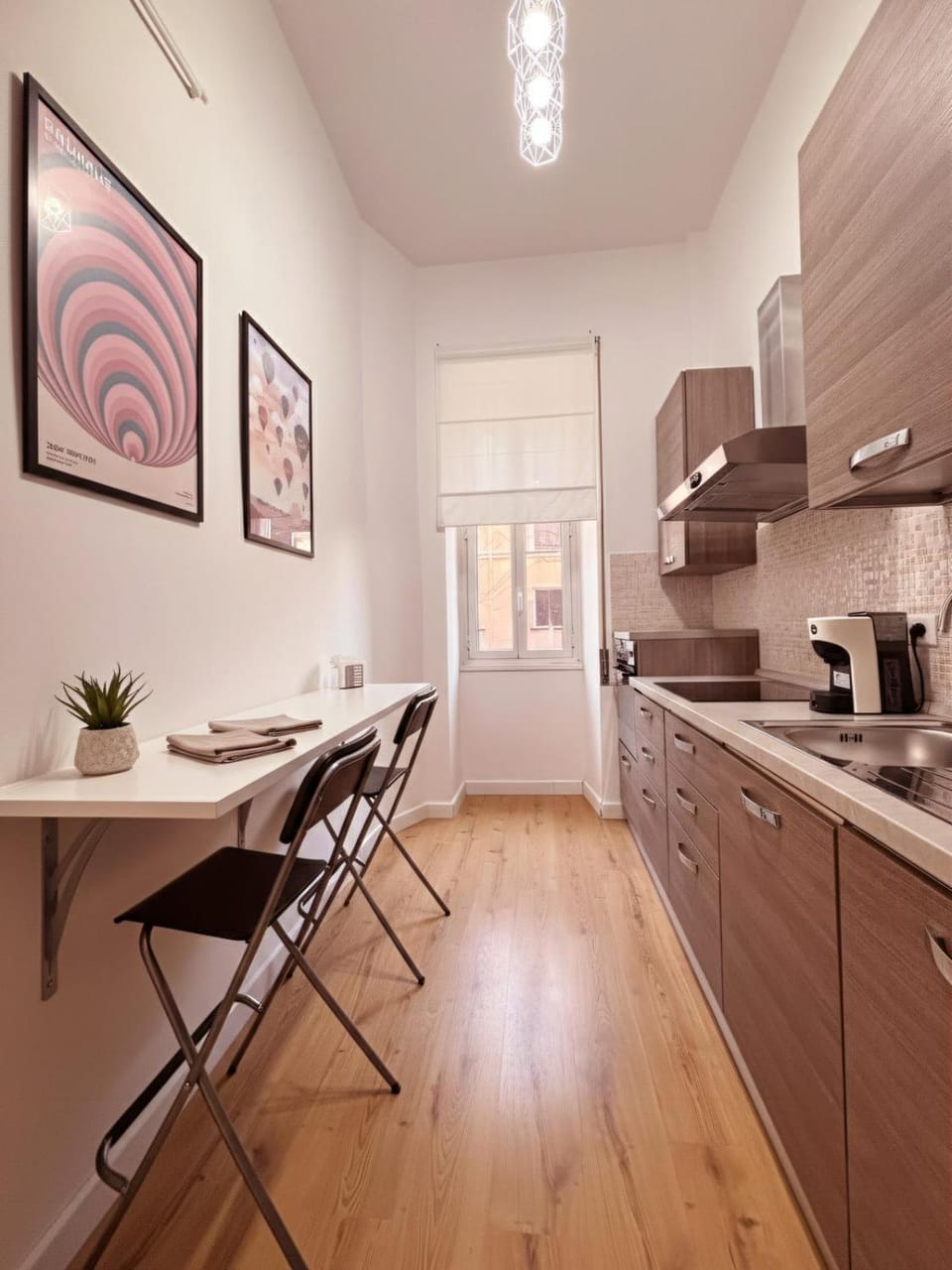 Kitchen or kitchenette, Dining area, stove, toaster