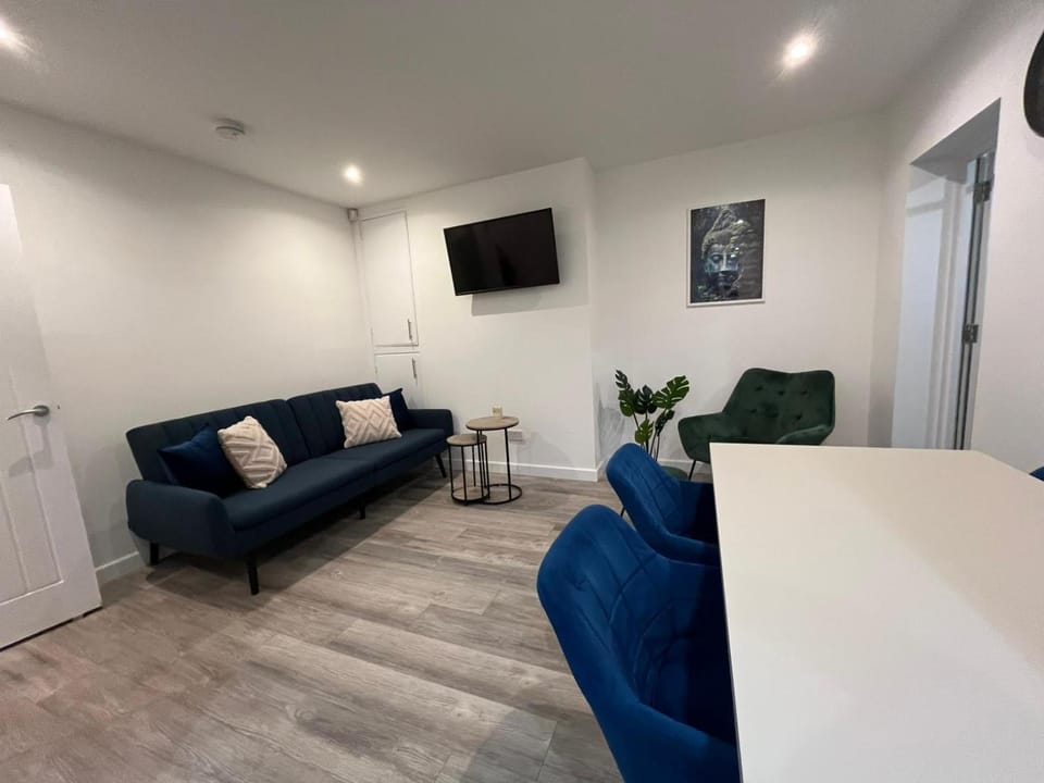 Spacious Modern 3BR House with free parking House in Wolverhampton