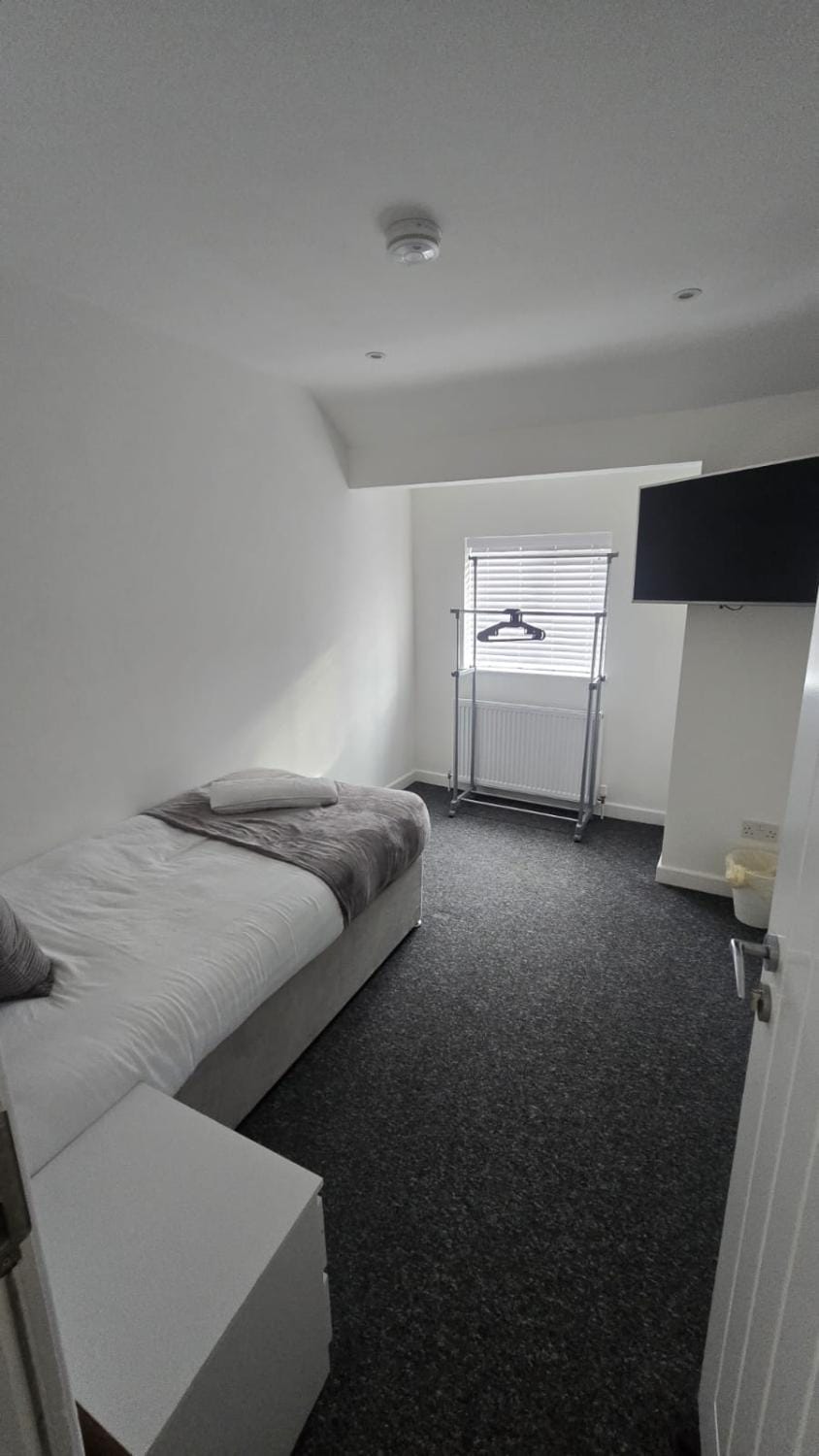Spacious Modern 3BR House with free parking House in Wolverhampton
