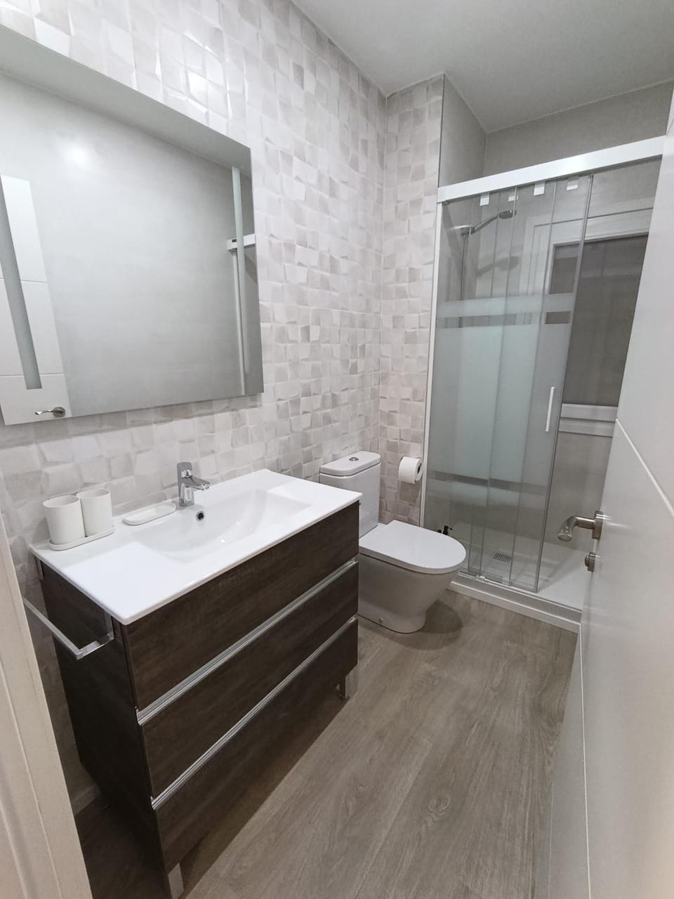 Bathroom, towels