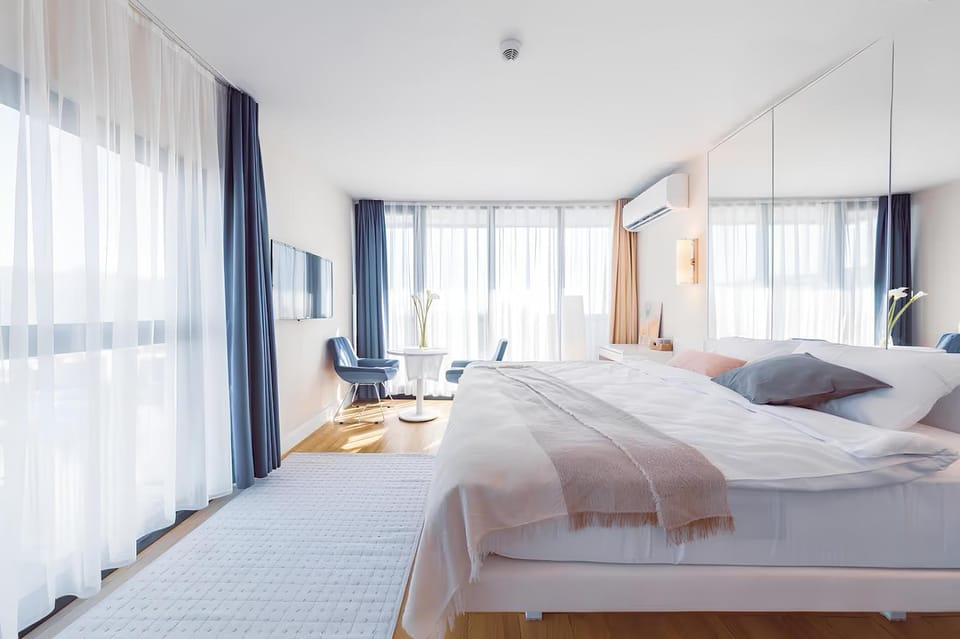 Bed, Living room, Photo of the whole room, Seating area, Bedroom, hair dresser, towels