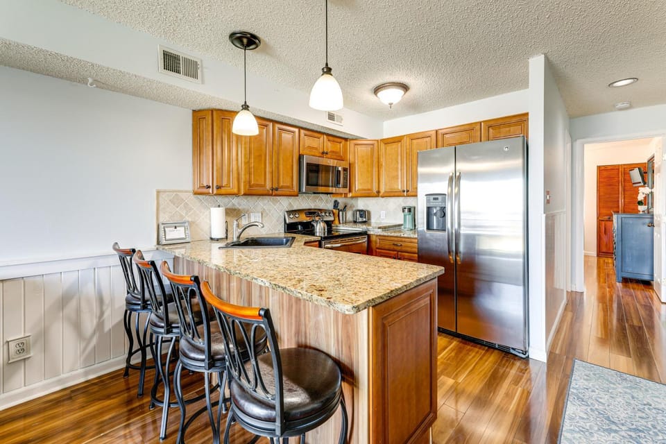 Pool, Sunset Views & Prime Setting! Ocean City Gem House in Ocean City