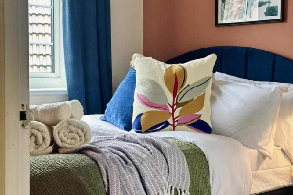 Bed, Photo of the whole room, Bedroom