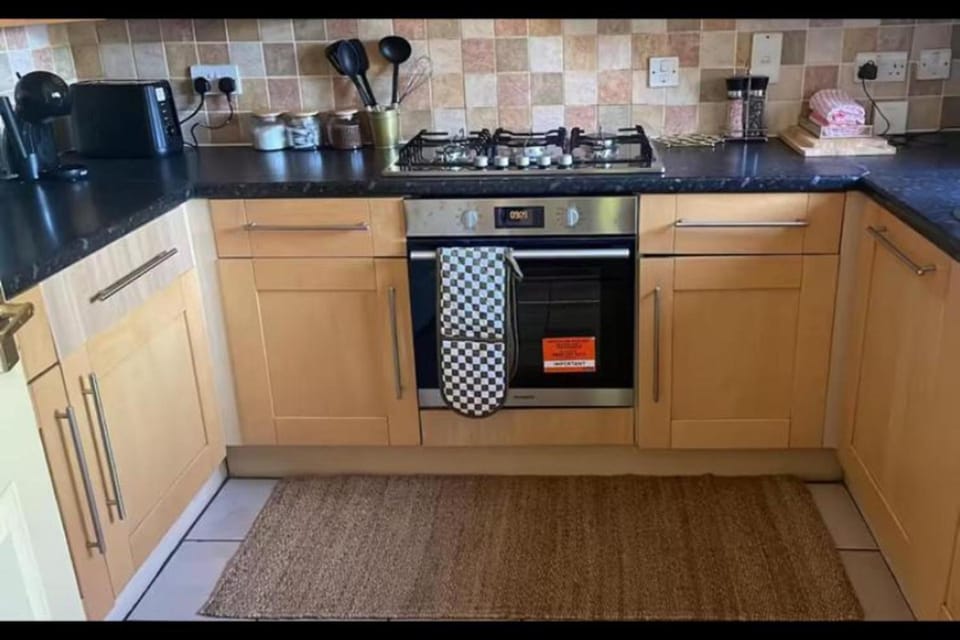 Coffee/tea facilities, Kitchen or kitchenette, dishwasher, stove