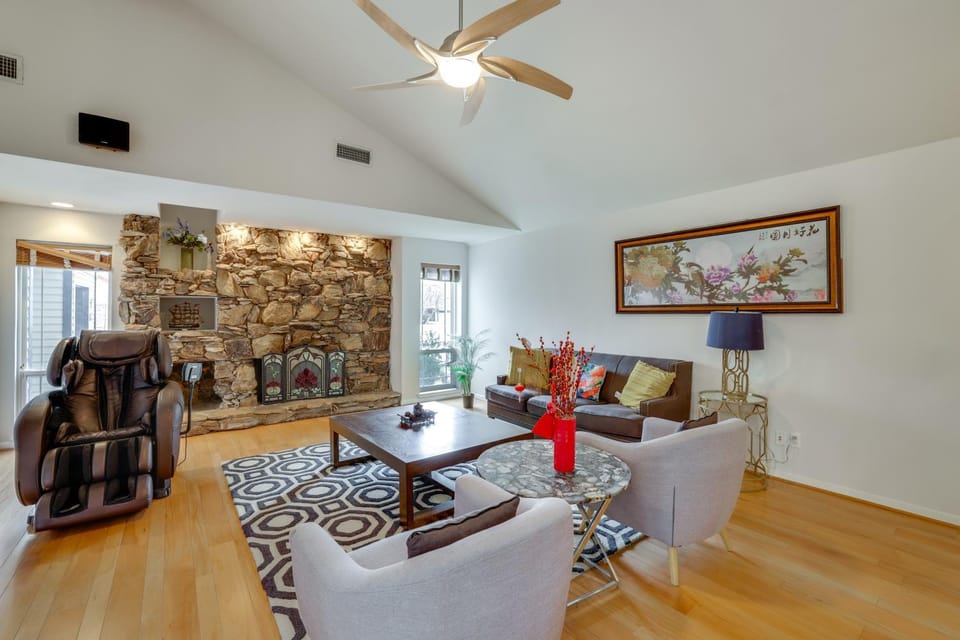6 Mi to Dtwn Garland Group Getaway with Pool Access House in Richardson