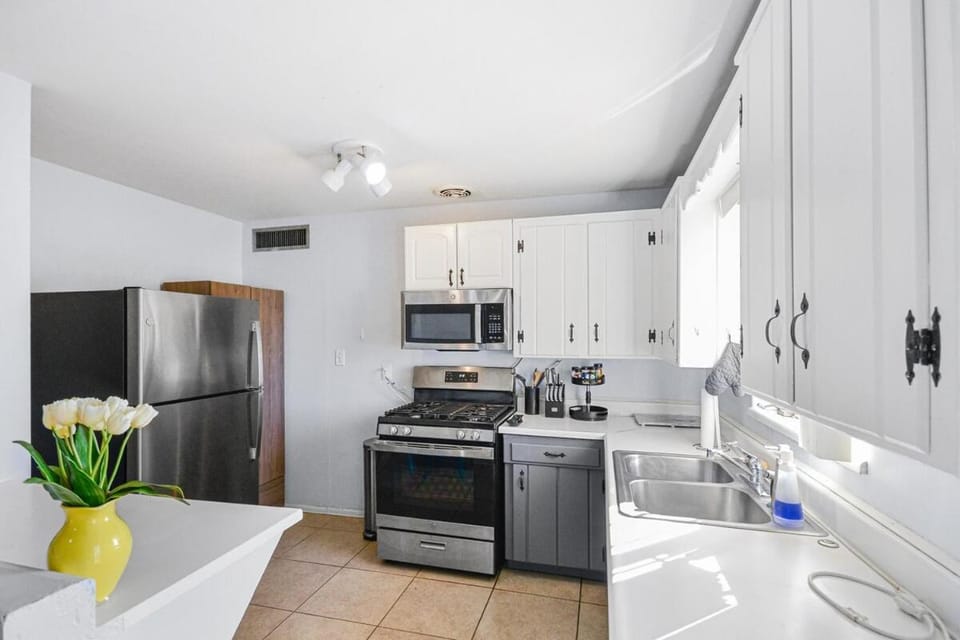 Casa Montaña - Central Tucson 3BR Accessible & Solar-Powered House in Catalina Foothills