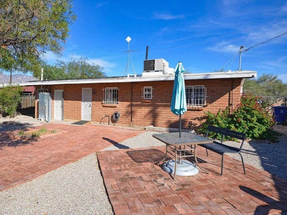 Casa Montaña - Central Tucson 3BR Accessible & Solar-Powered House in Catalina Foothills