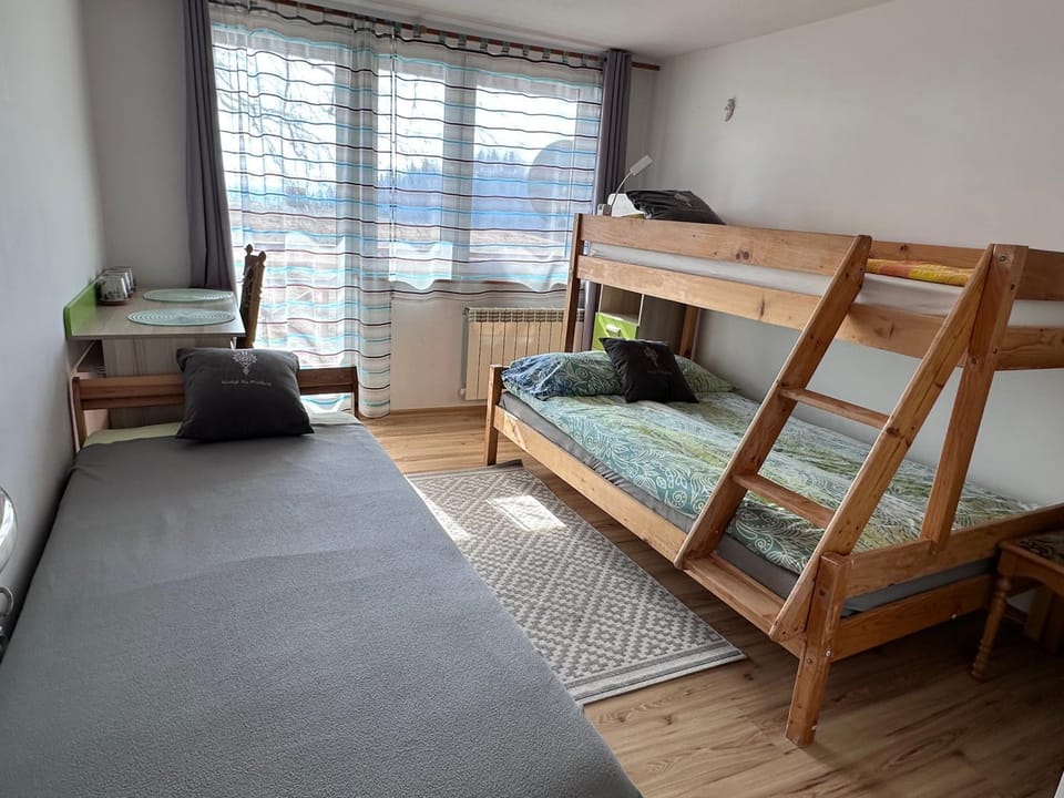 Bed, Photo of the whole room, bunk bed