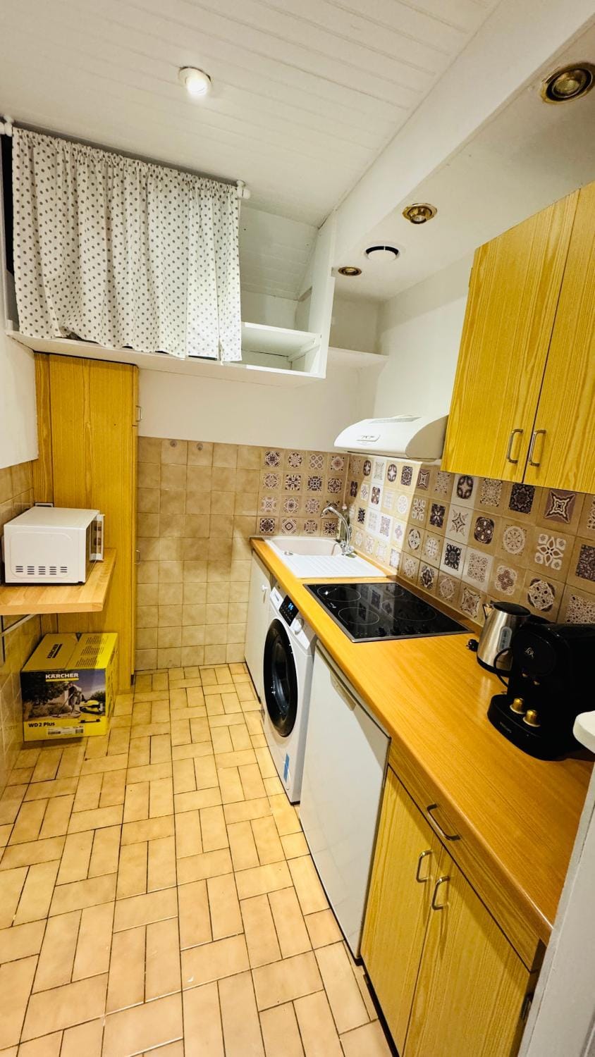 spacious apart close to Louvre Apartment in Paris
