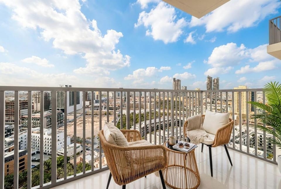 Hadley Heights! Pool & Gym Access! 2 Double Bed, Balcony with a Great View! Apartment in Dubai