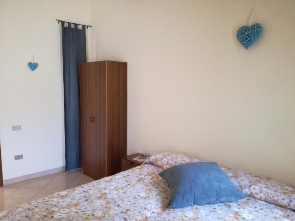 Bedroom, wardrobe