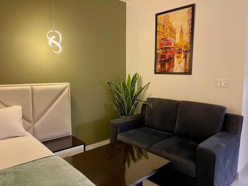 Cozy Studio in Gulberg 5 Min to MM Alam Power Backup Apartment in Lahore