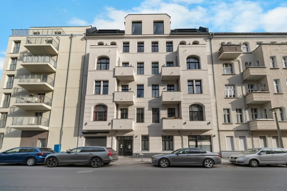 Property building, Day, Location
