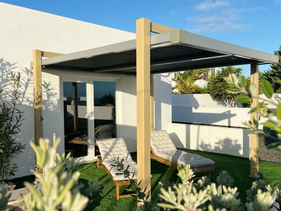 Property building, Day, Garden, Balcony/Terrace, Garden view, sunbed