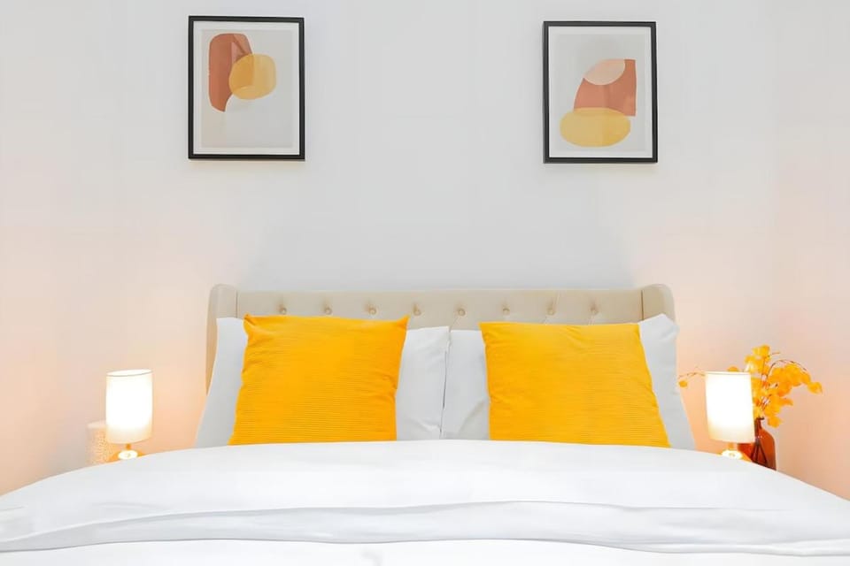 Bedroom, towels, wardrobe