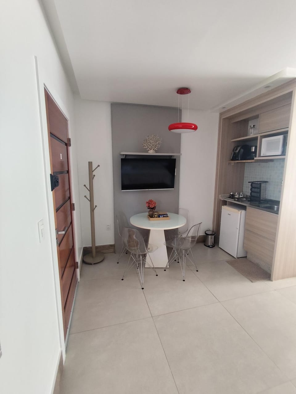 Flat Requinte 2 quartos 400 metros da PRAIA DO FORTE a 150 m da travessia para ILHA DO JAPONÊS dentro do Polo Gastronômico da Passagem Cabo Frio Apartment in Cabo Frio