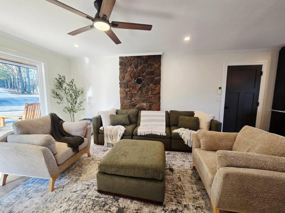 Living room, Seating area