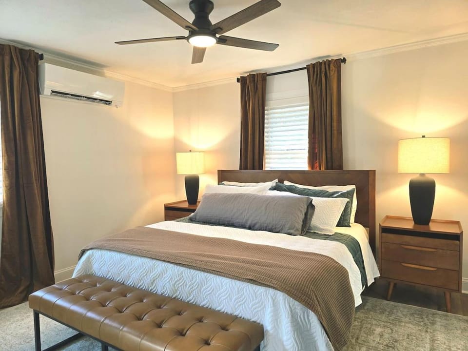 Bed, Bedroom, air conditioner