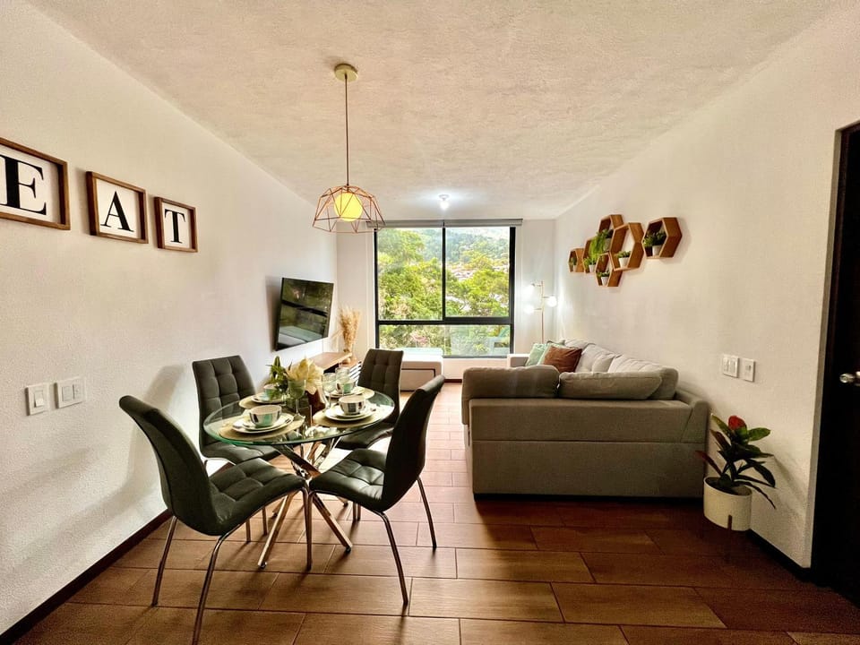 TV and multimedia, Living room, Seating area, Dining area