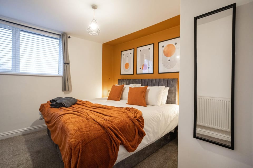 Bedroom, towels, wardrobe