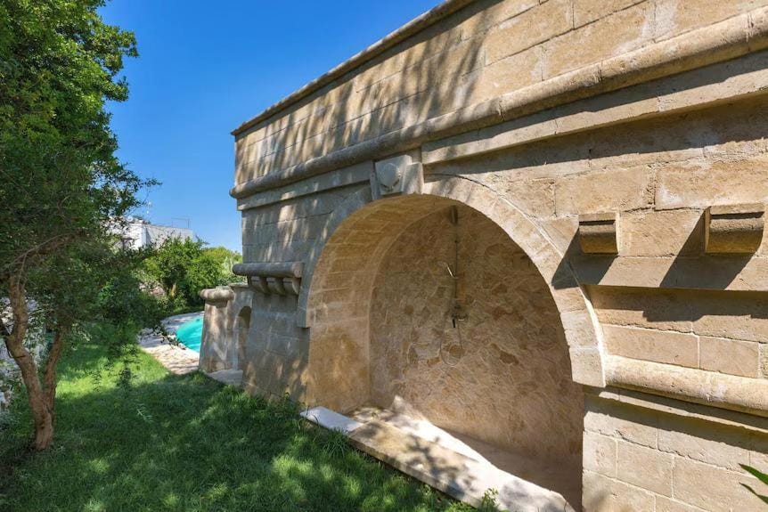 Shower, Property building