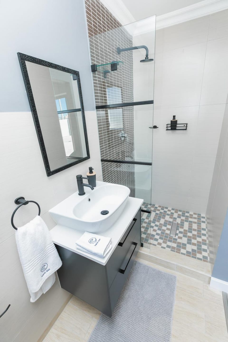 Wave Inn Guesthouse Bed and Breakfast in Cape Town