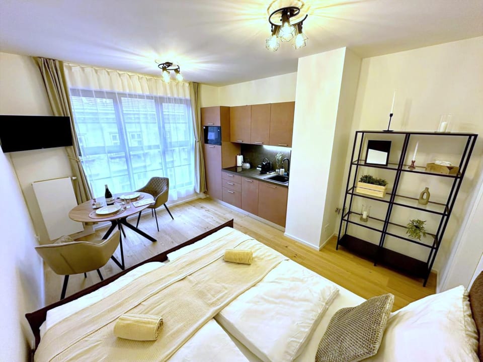 Bed, TV and multimedia, Kitchen or kitchenette, Living room, Photo of the whole room, Dining area, Bedroom, towels