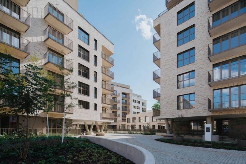 Property building, Day, Neighbourhood, Garden, Street view, Location