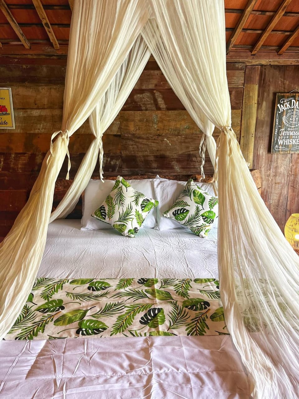 Unique wooden house with a view jungle 1BR private Villa in Tampaksiring
