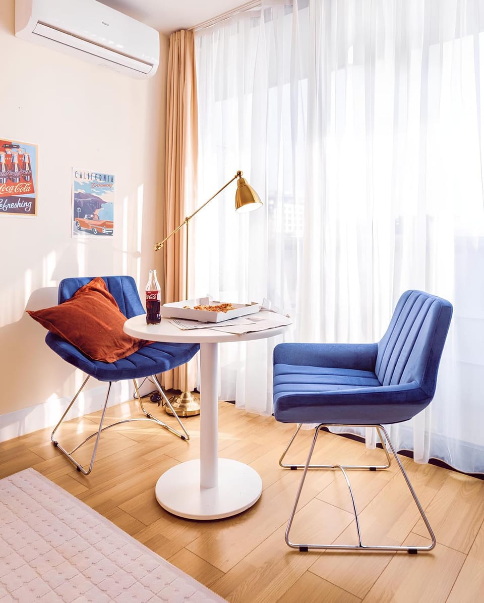 Living room, Seating area