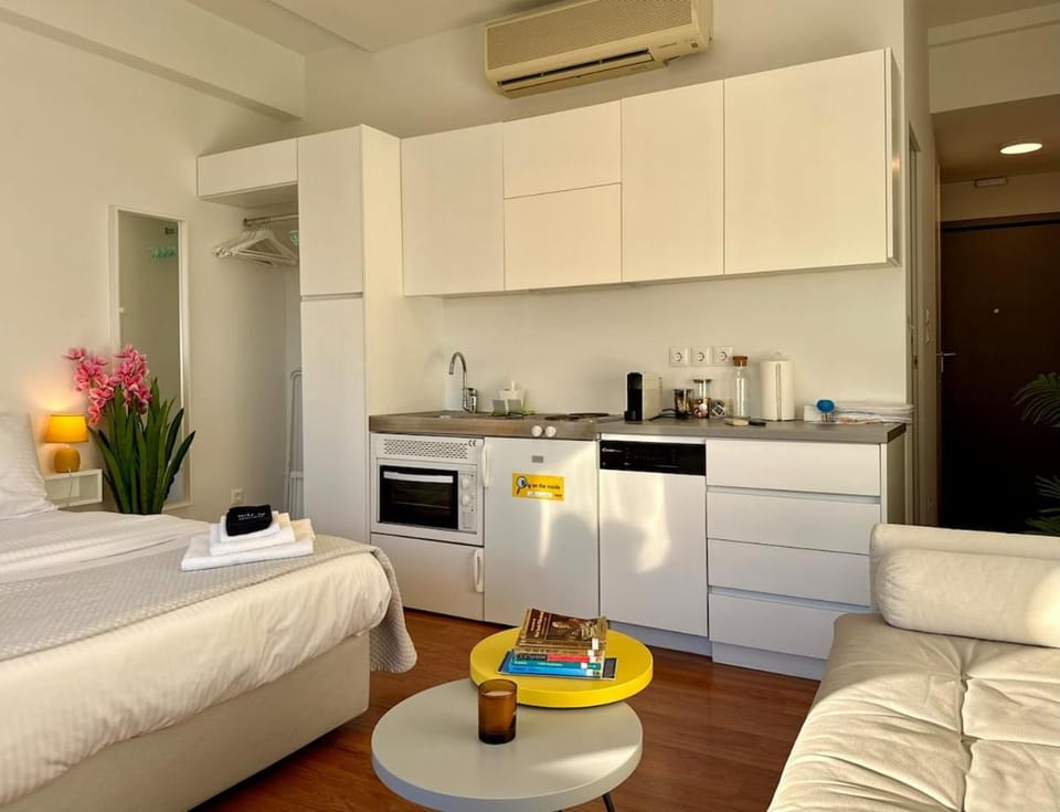 Bright Stay with Acropolis View - Monastiraki Apartment in Athens