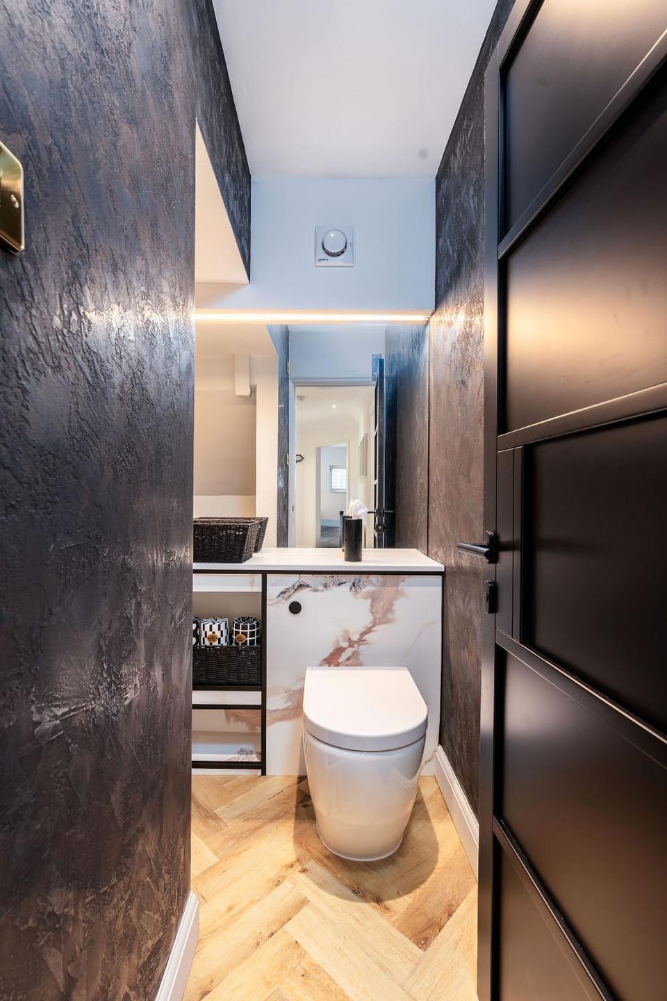 Toilet, Bathroom, Decorative detail