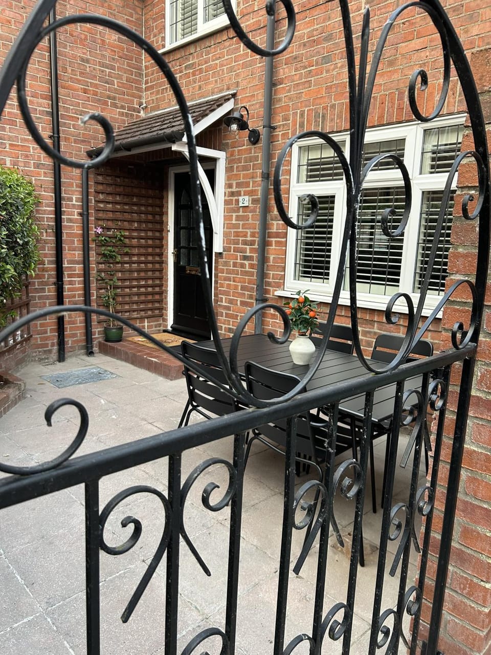 Patio, Decorative detail, Seating area